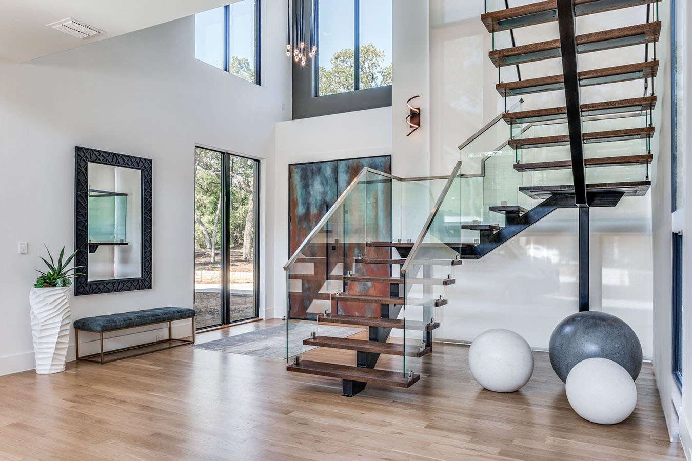 May Blog 1 First Impressions Shine Top 5 Summer Interior Design Tips for Foyers Entryways